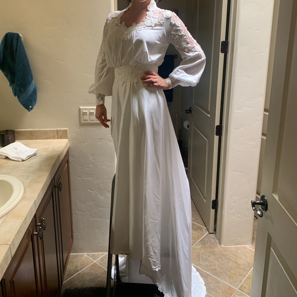 Vintage Wedding Dress - Picture 6 of 6